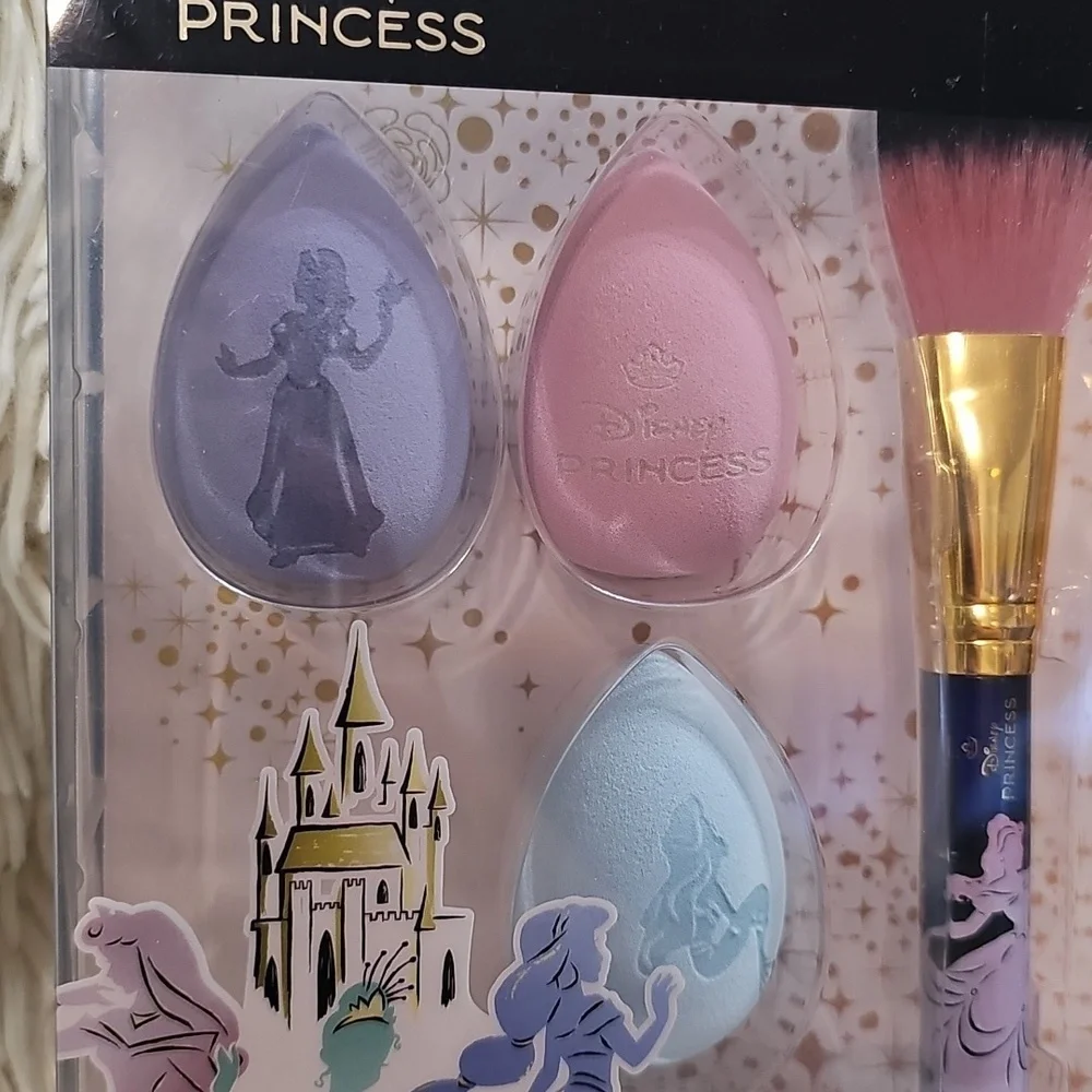 Disney Princess Beauty Set with Brushes and Sponges - Picture 4 of 4